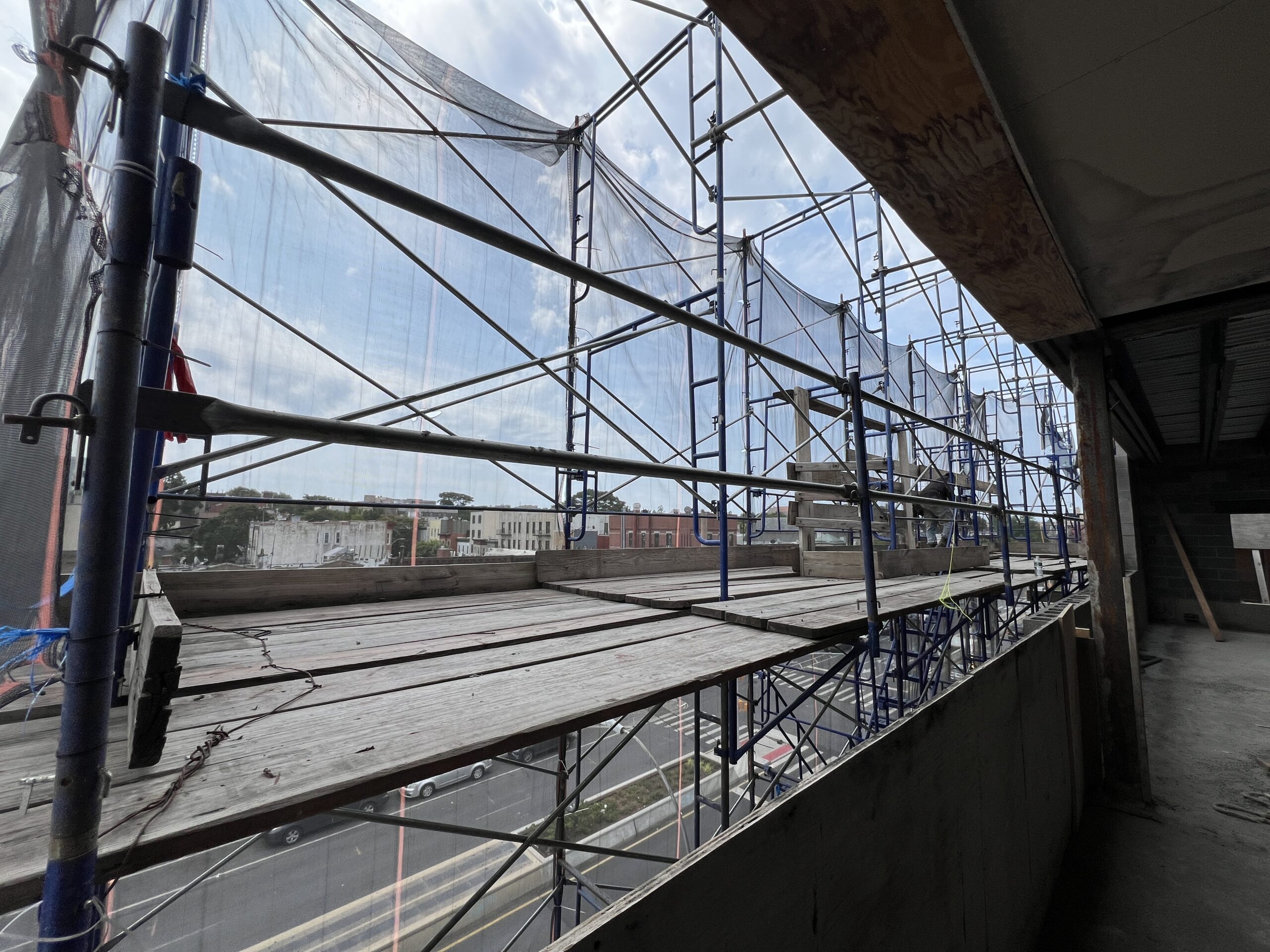 Pipescaffold construction side